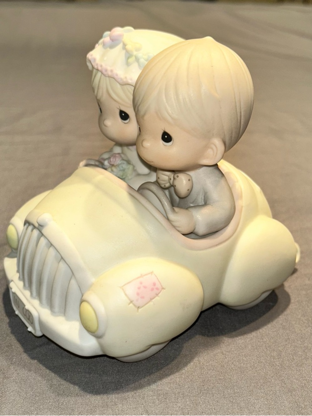 Precious Moments 1988 “Wishing You Roads of Happiness” – Bride Groom Car *DAMAGE